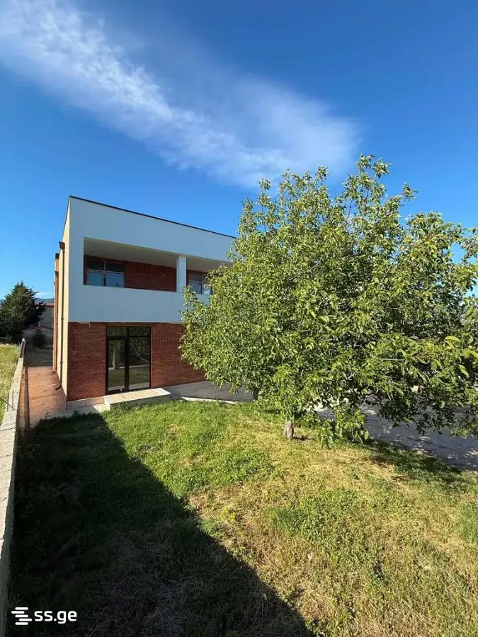 8 Room Private House For Sale view 3