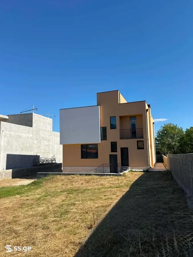 8 Room Private House For Sale view 2