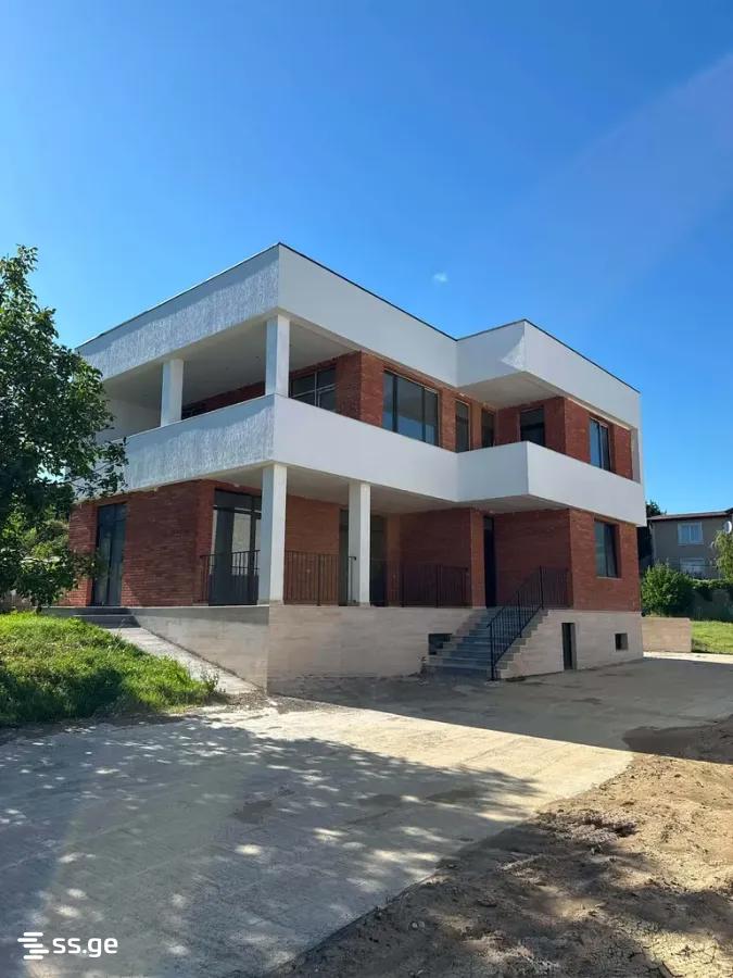 8 Room Private House For Sale view 1