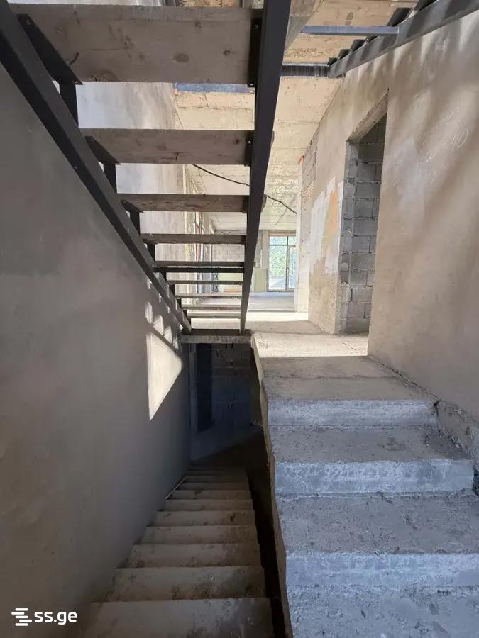 8 Room Private House For Sale view 7
