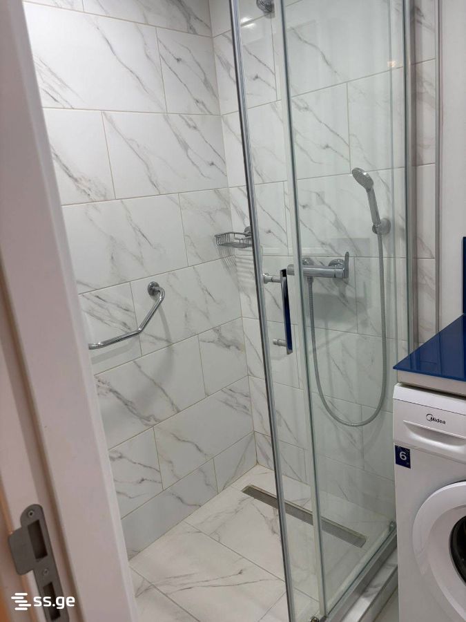 1 Room Flat Daily Rent. Batumi view 3