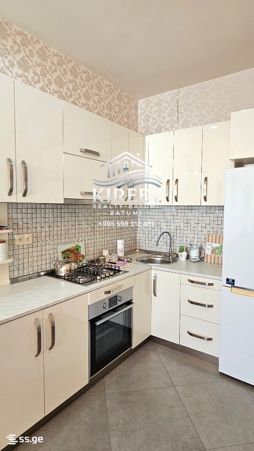 2 Room Flat For Rent. Batumi view 3