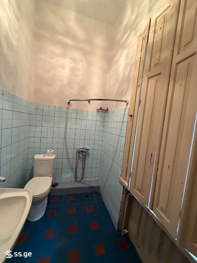 7 Room Private House For Sale view 2
