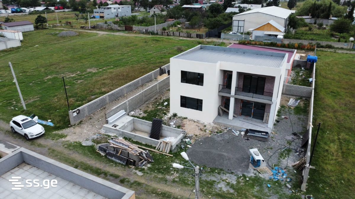 8 Room Private House For Sale view 4