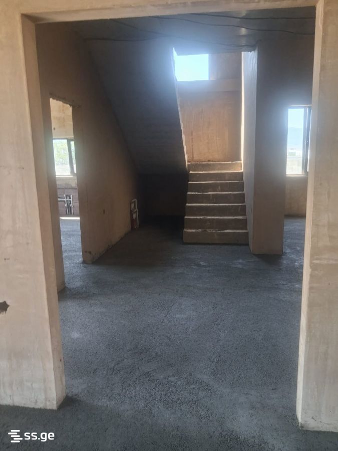 8 Room Private House For Sale view 6