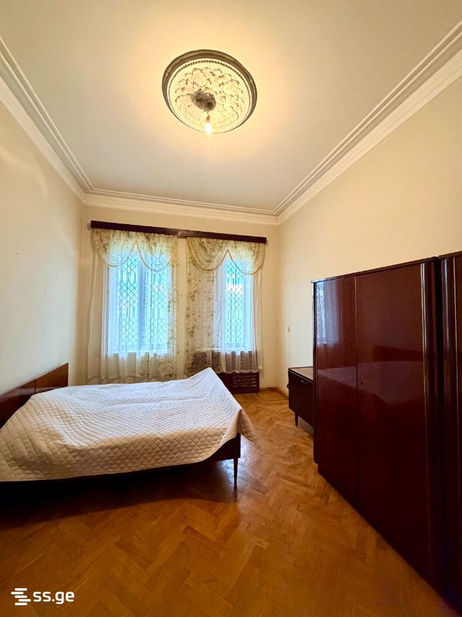 7 Room Private House For Sale view 3