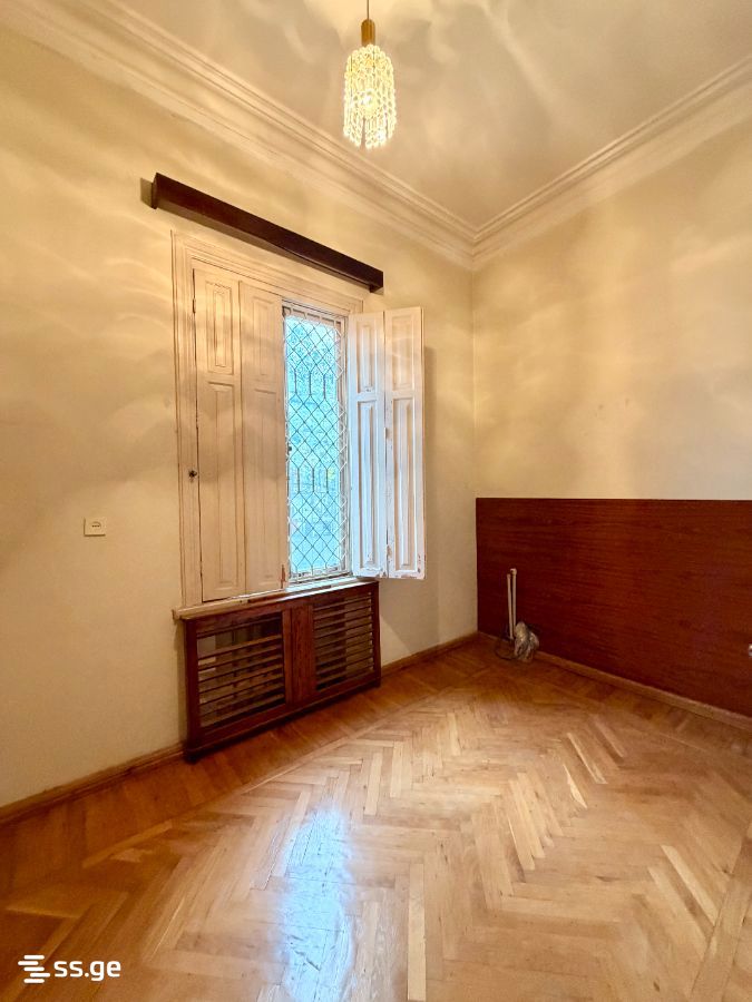 7 Room Private House For Sale view 4