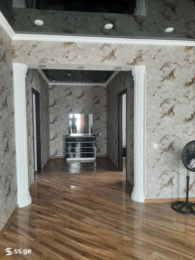8 Room Private House For Sale view 4