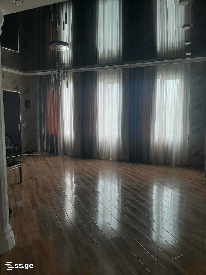 8 Room Private House For Sale view 1