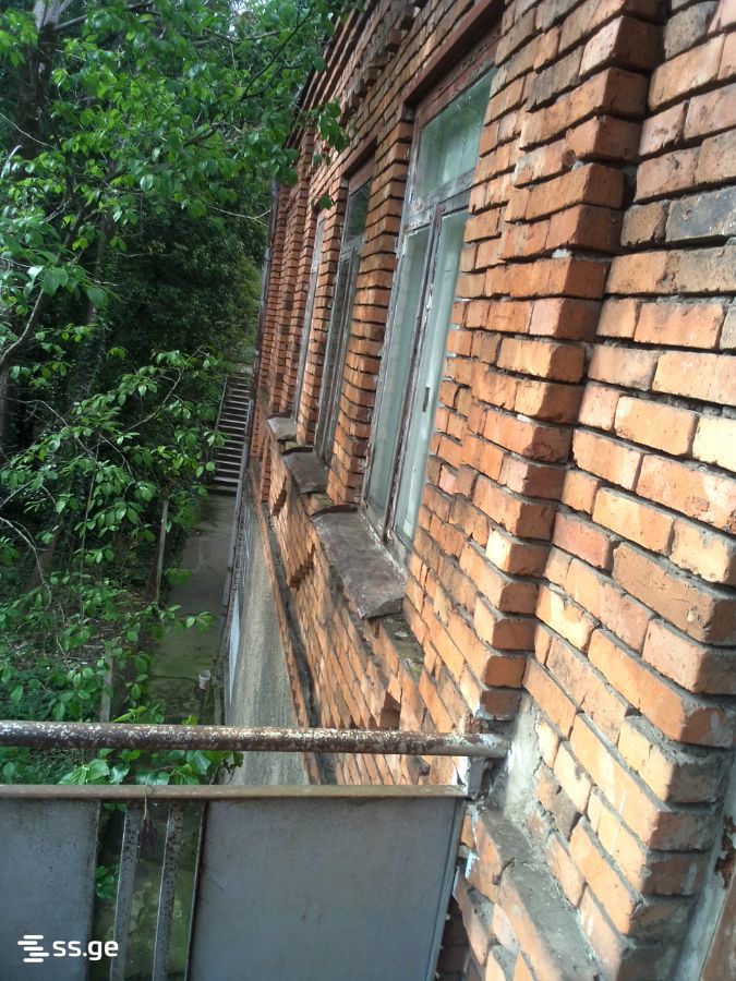 8 Room Private House For Sale view 2