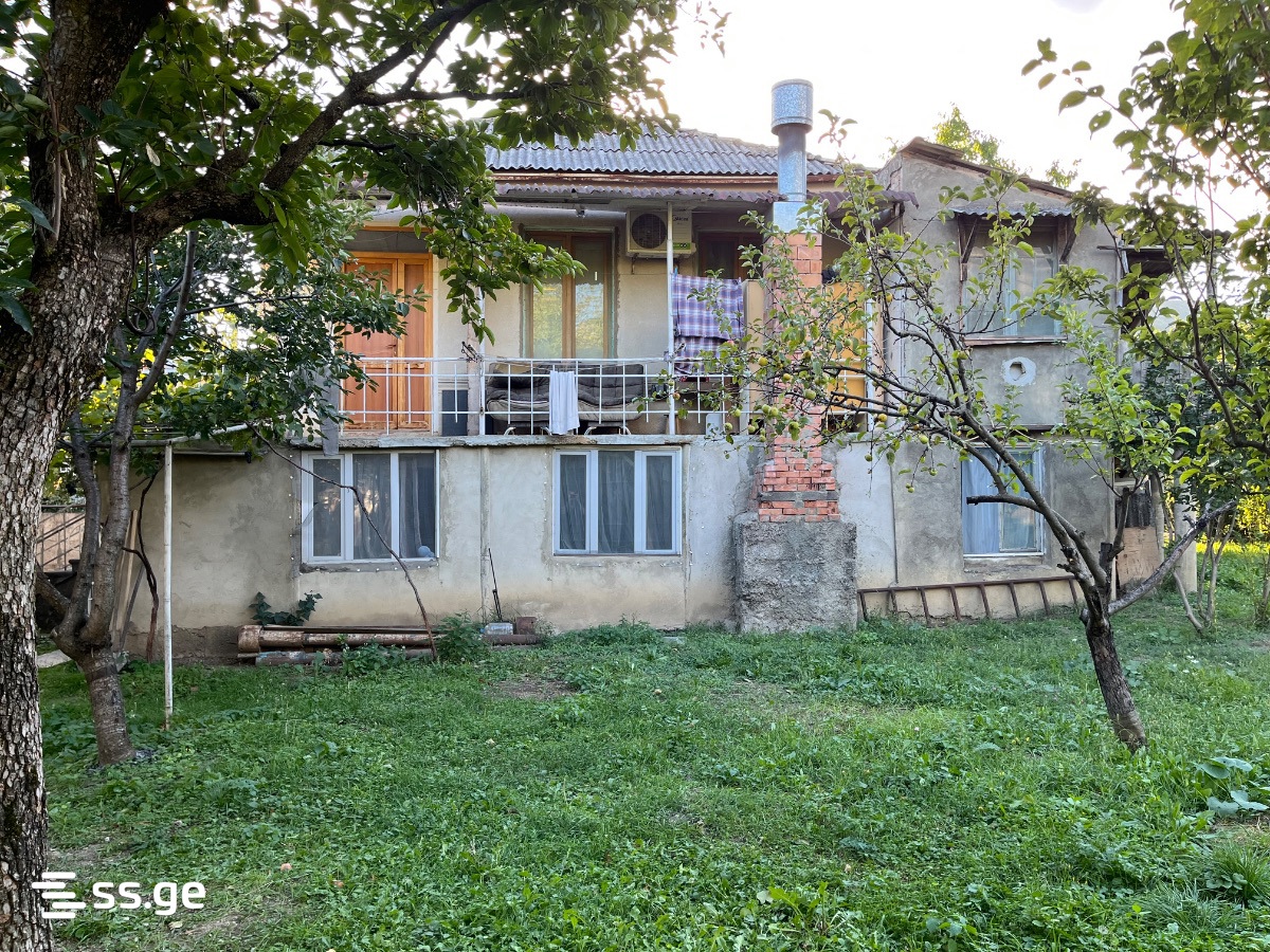 8 Room Private House For Sale view 1