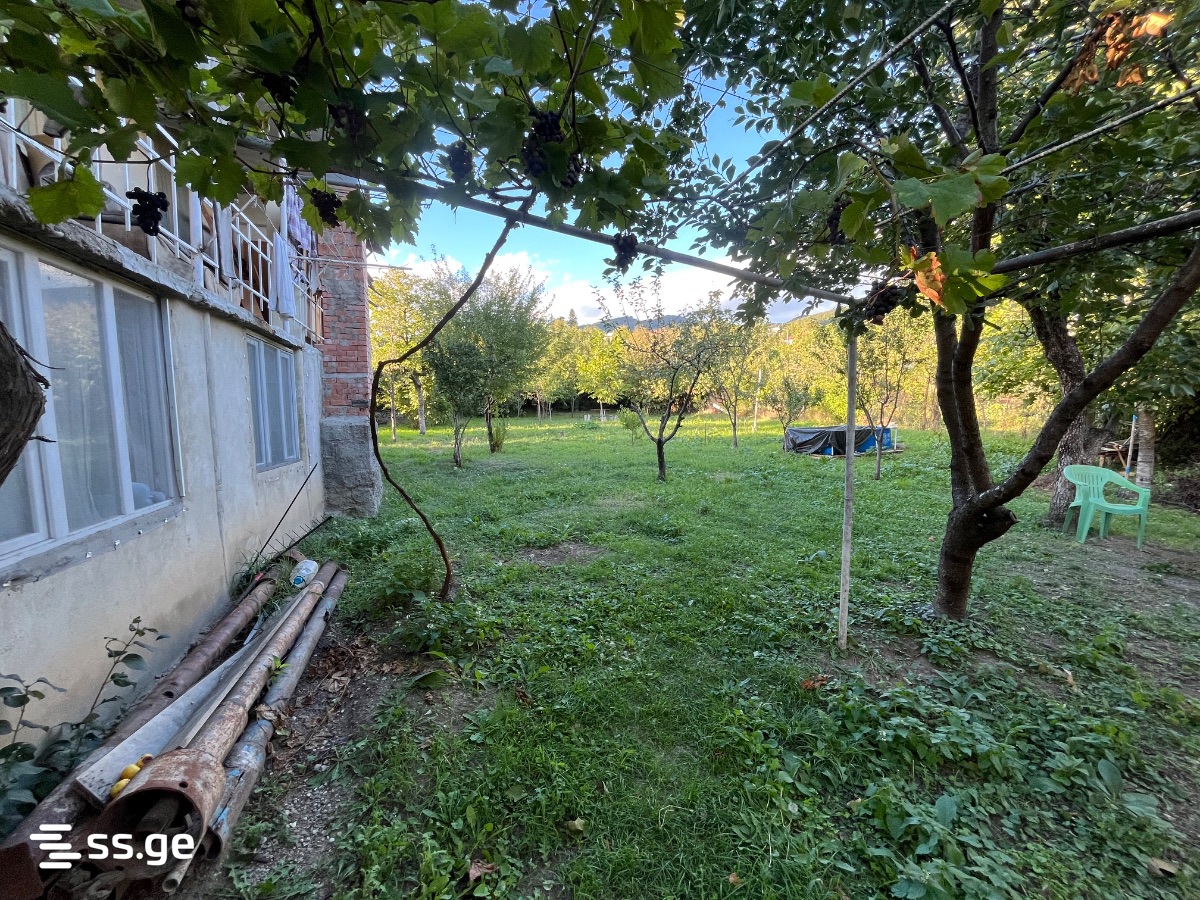 8 Room Private House For Sale view 4