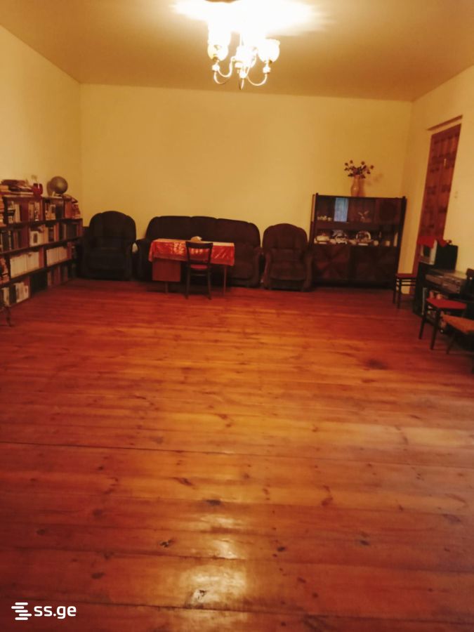 8 Room Private House For Sale view 1