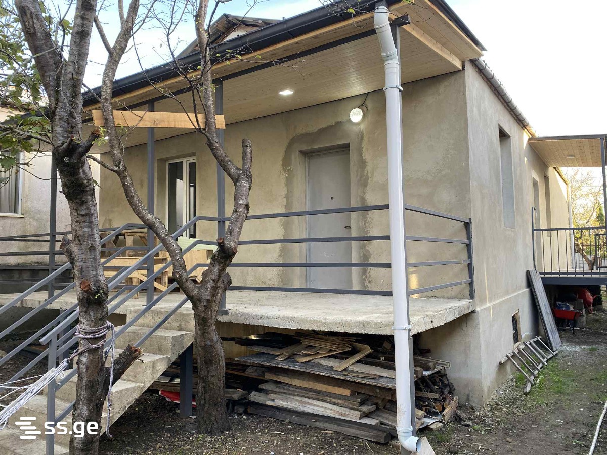 5 Room Private House For Sale view 3