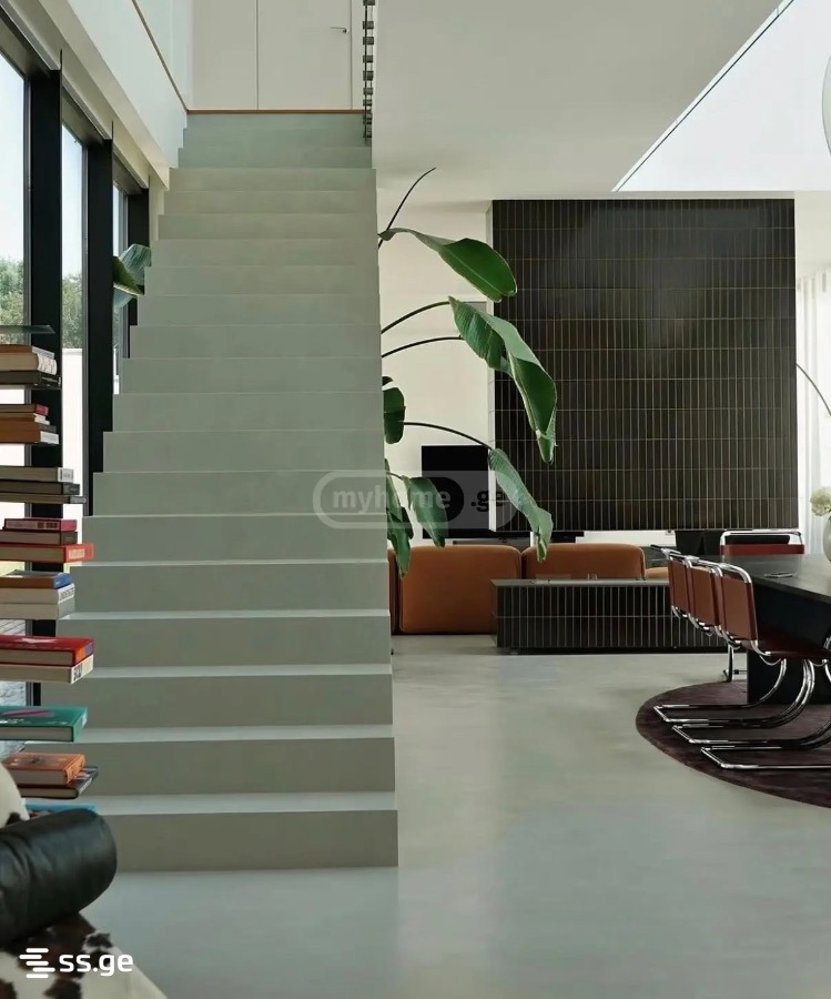 9 Room Private House For Sale view 2