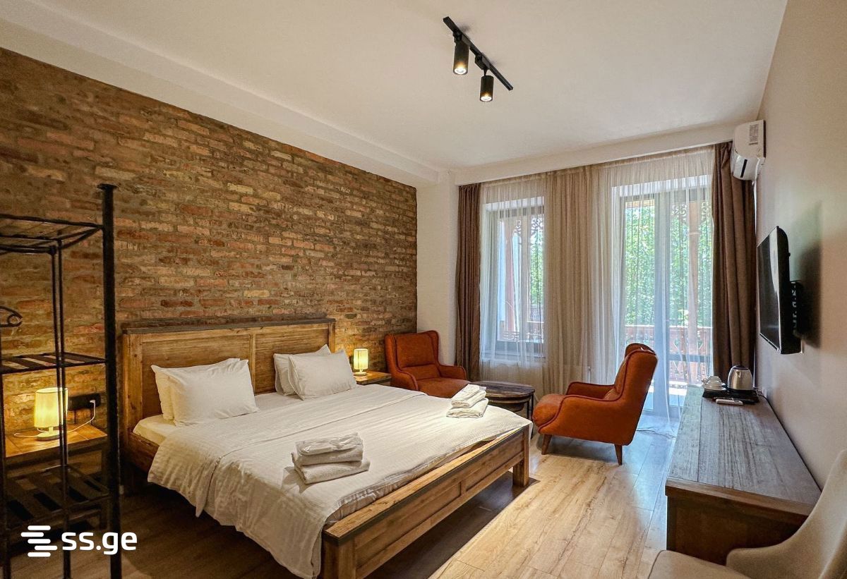 10 Room Hotel For Sale view 4