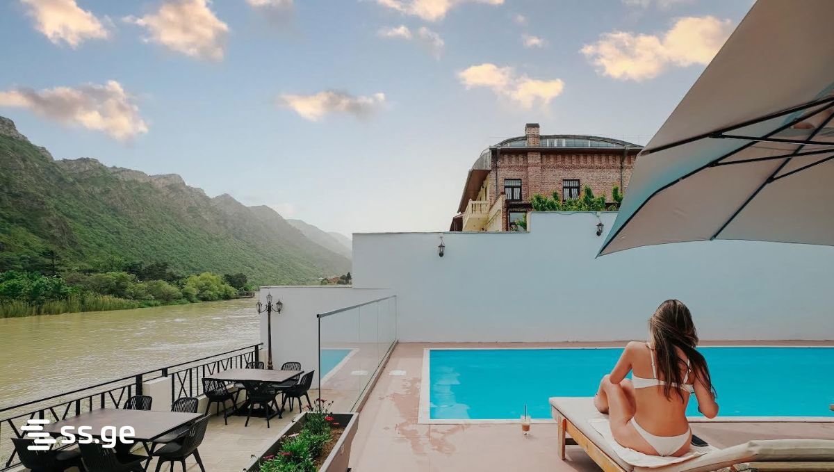 10 Room Hotel For Sale view 3