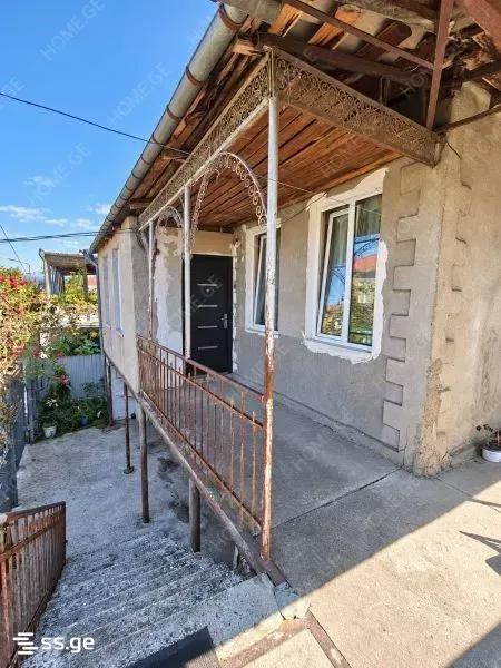 7 Room Private House For Sale view 3