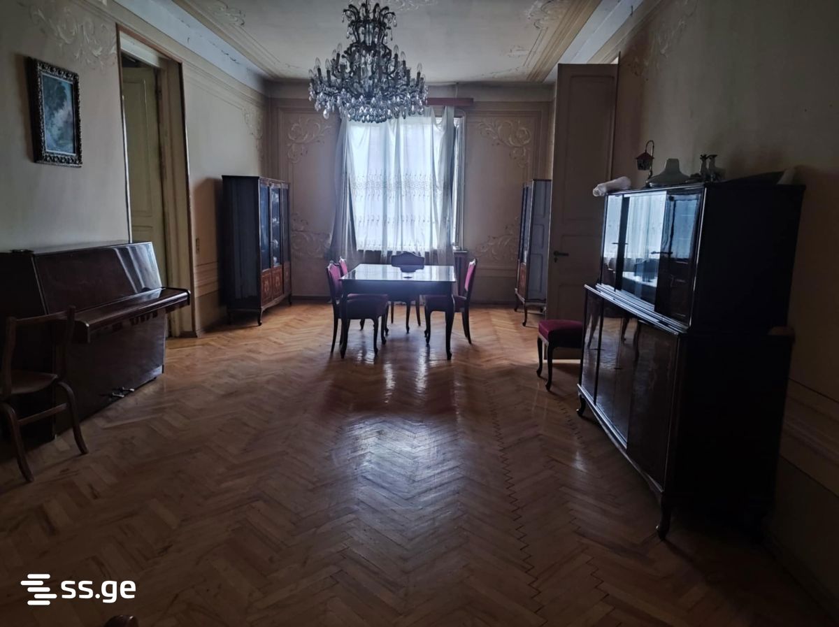 6 Room Private House For Sale view 3