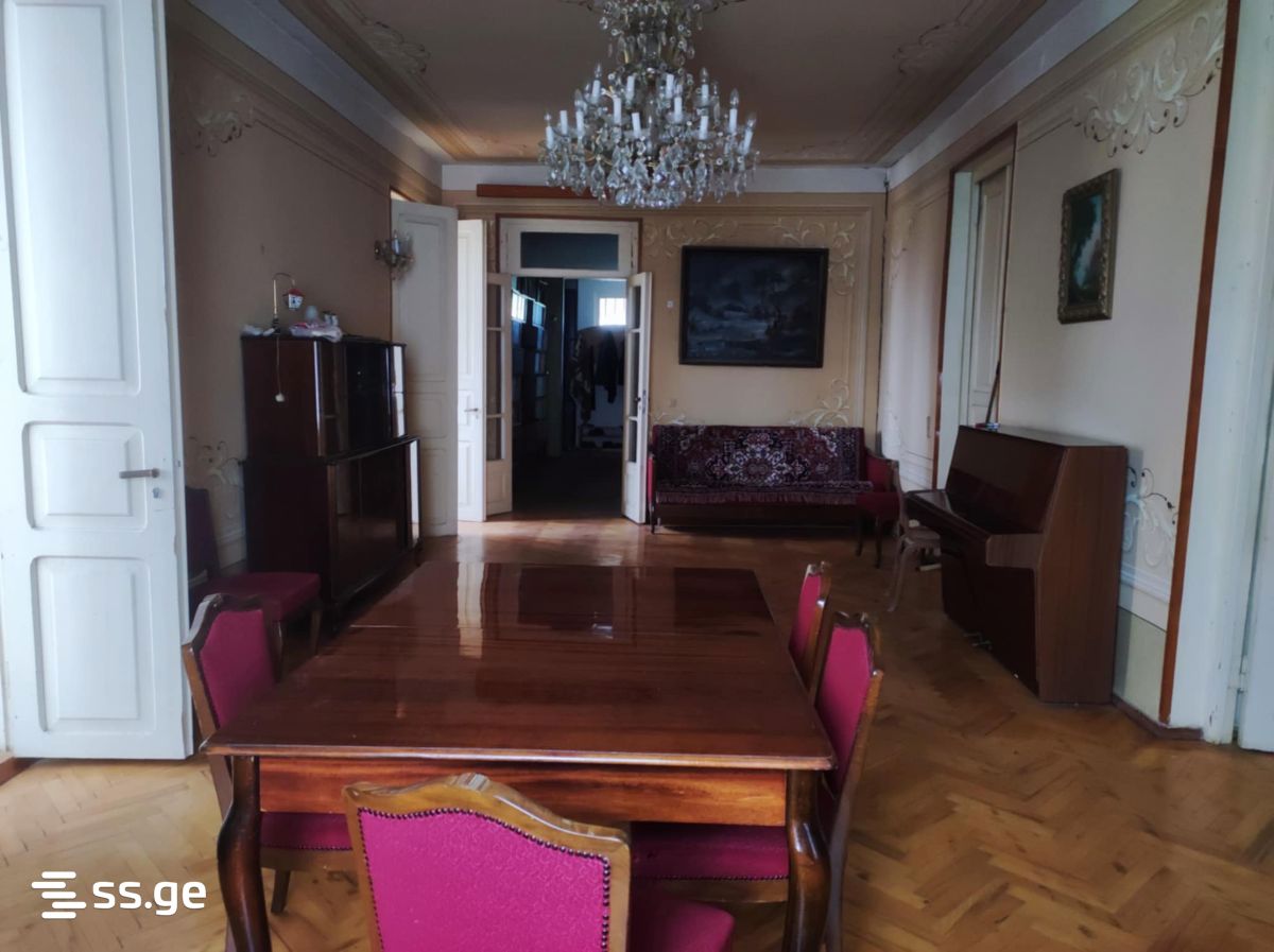 6 Room Private House For Sale view 1