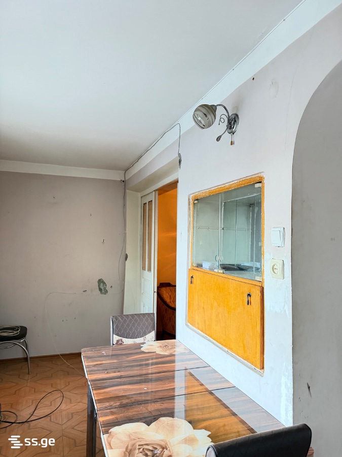 Продажа 4-комната Квартира view 2