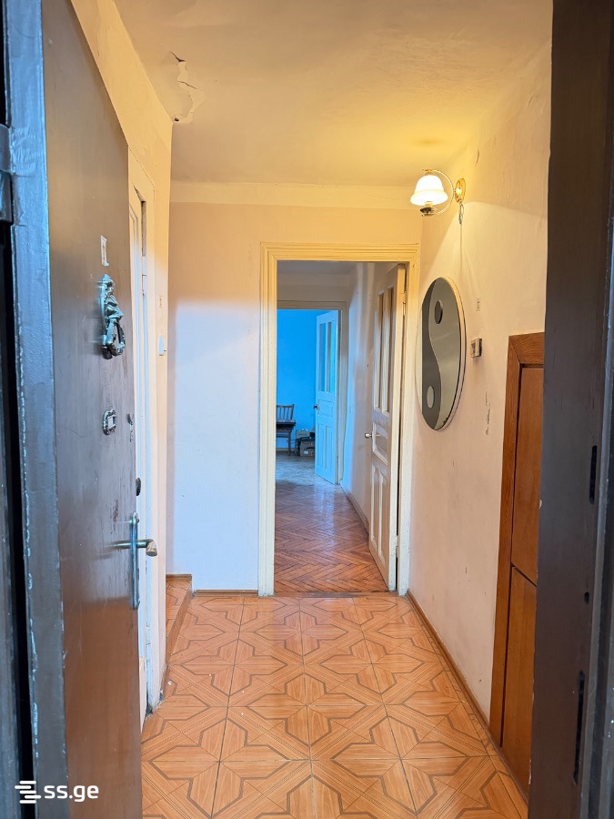 Продажа 4-комната Квартира view 1