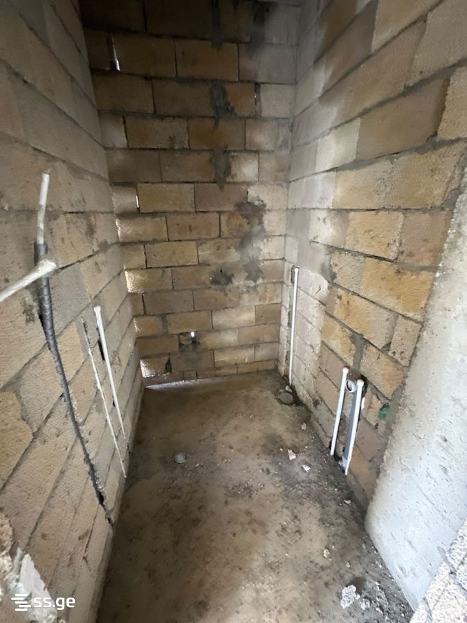 6 Room Private House For Sale view 2