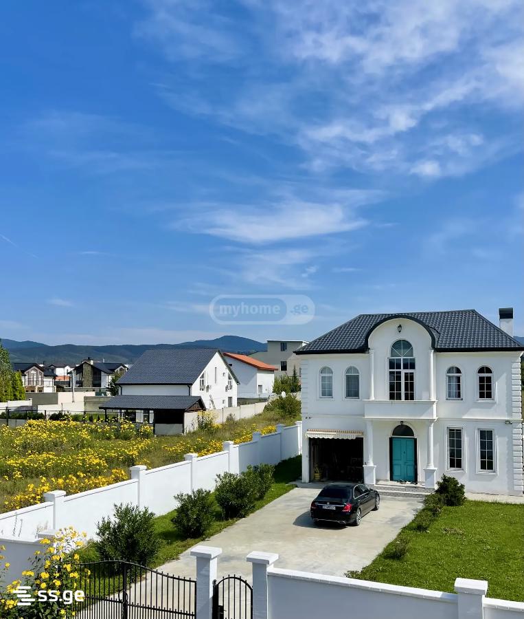 7 Room Private House For Sale view 2