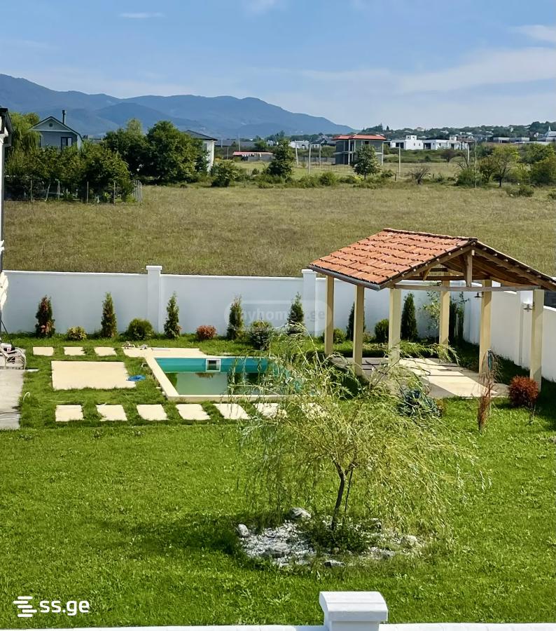 7 Room Private House For Sale view 3