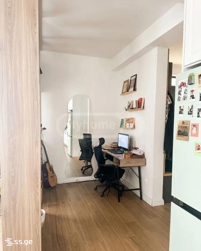 8 Room Private House For Sale view 4