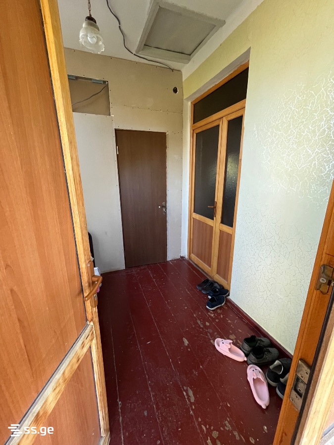 8 Room Private House For Sale view 3