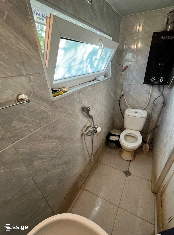 8 Room Private House For Sale view 2