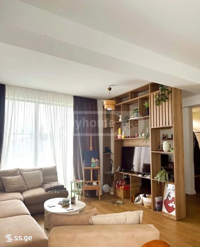 8 Room Private House For Sale view 2