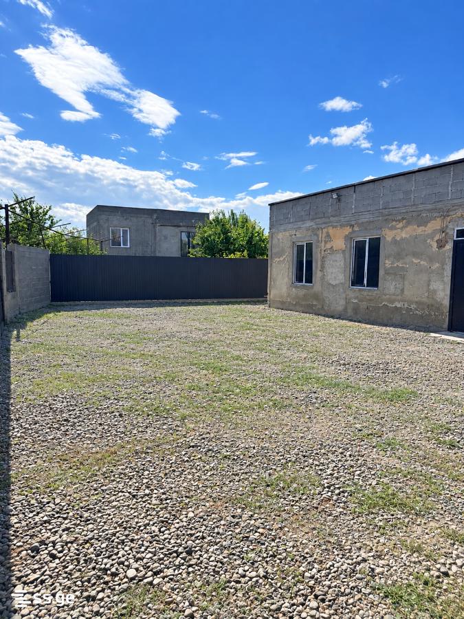 Store-Industrial Property For Sale. Gori view 3