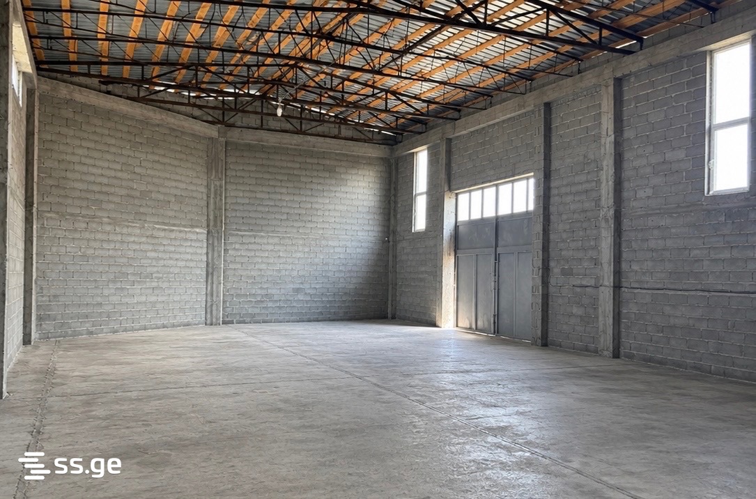 Store-Industrial Property For Sale. Gori view 4