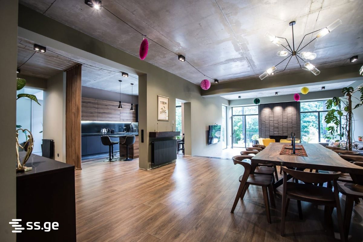 8 Room Private House For Sale view 4