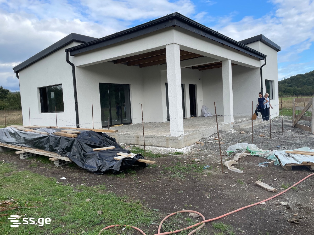 4 Room Private House For Sale view 2