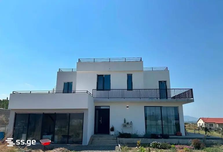 8 Room Private House For Sale view 1