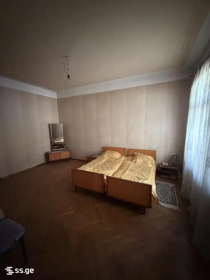 8 Room Private House For Sale view 3