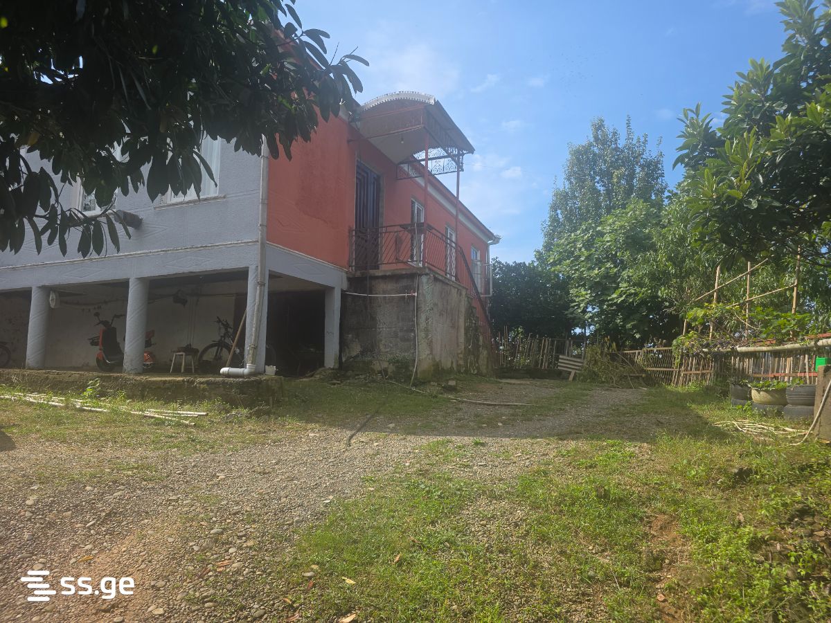 7 Room Private House For Sale view 2