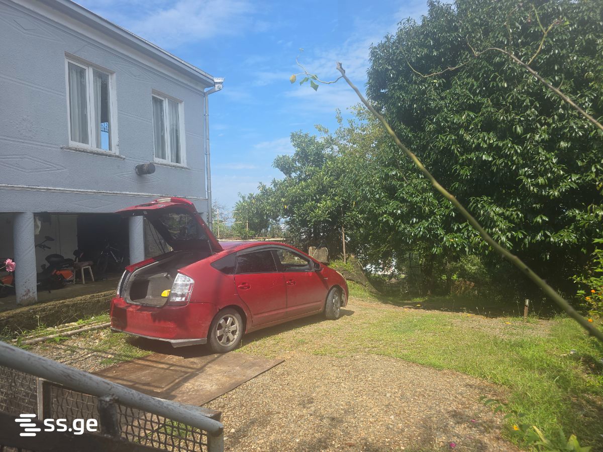 7 Room Private House For Sale view 3