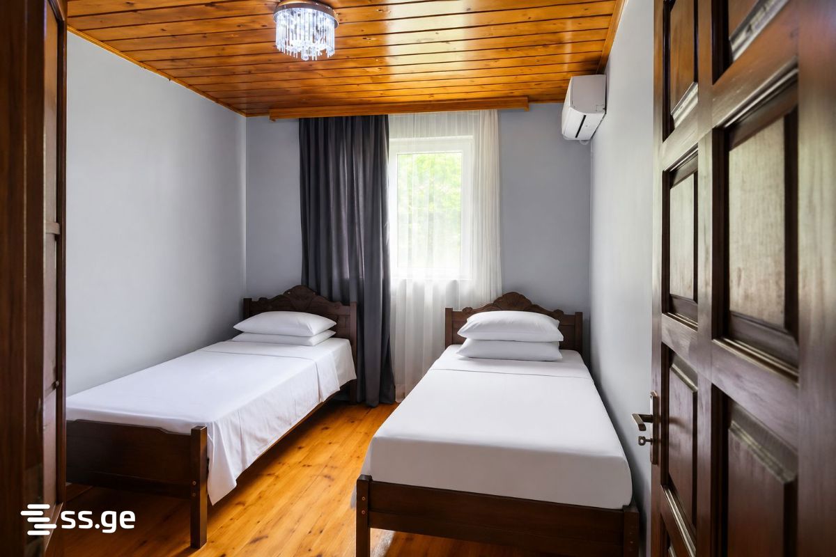 6 Room Private House For Sale view 2