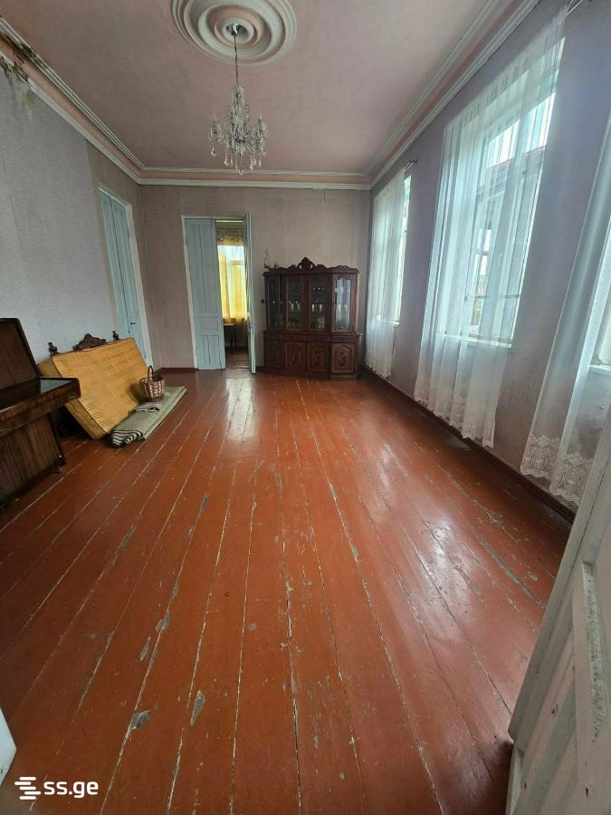 7 Room Private House For Sale view 4