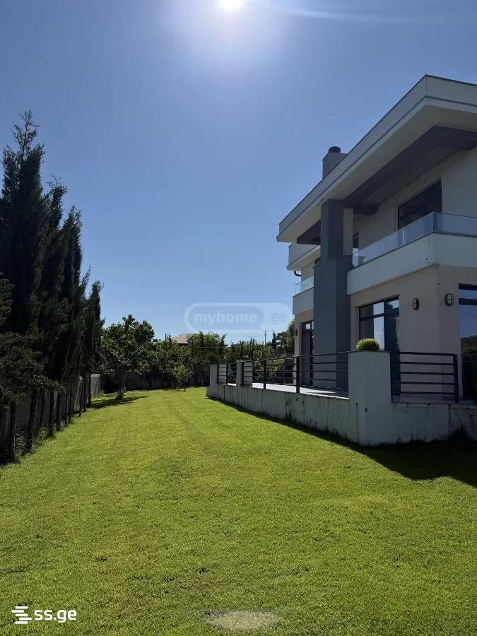 6 Room Private House For Sale view 2