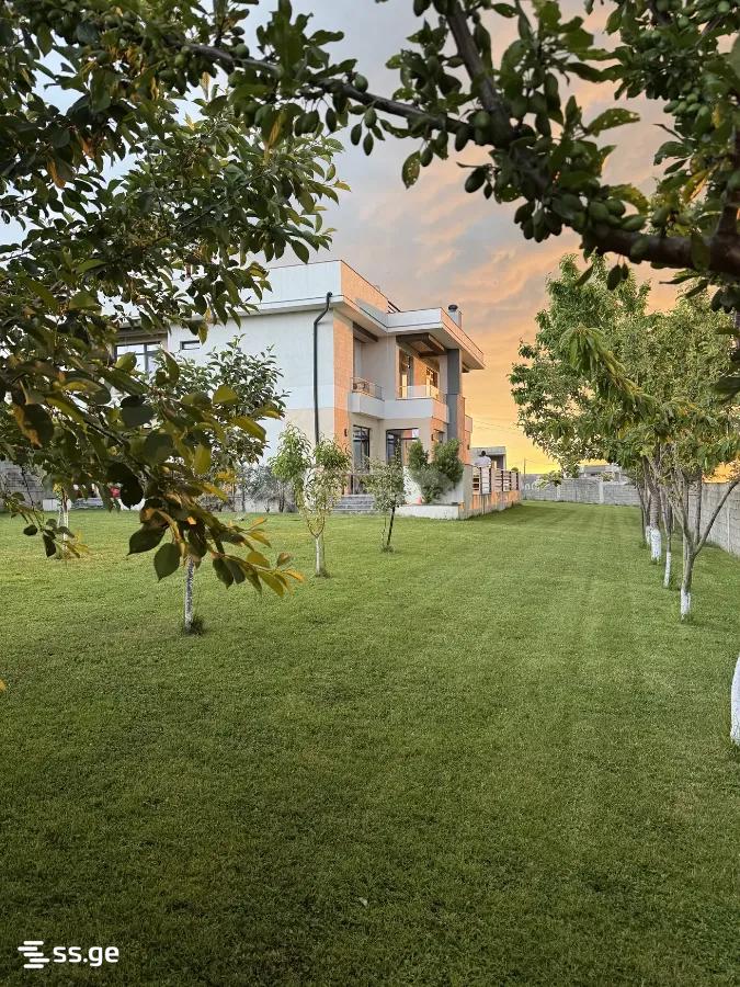 6 Room Private House For Sale view 1