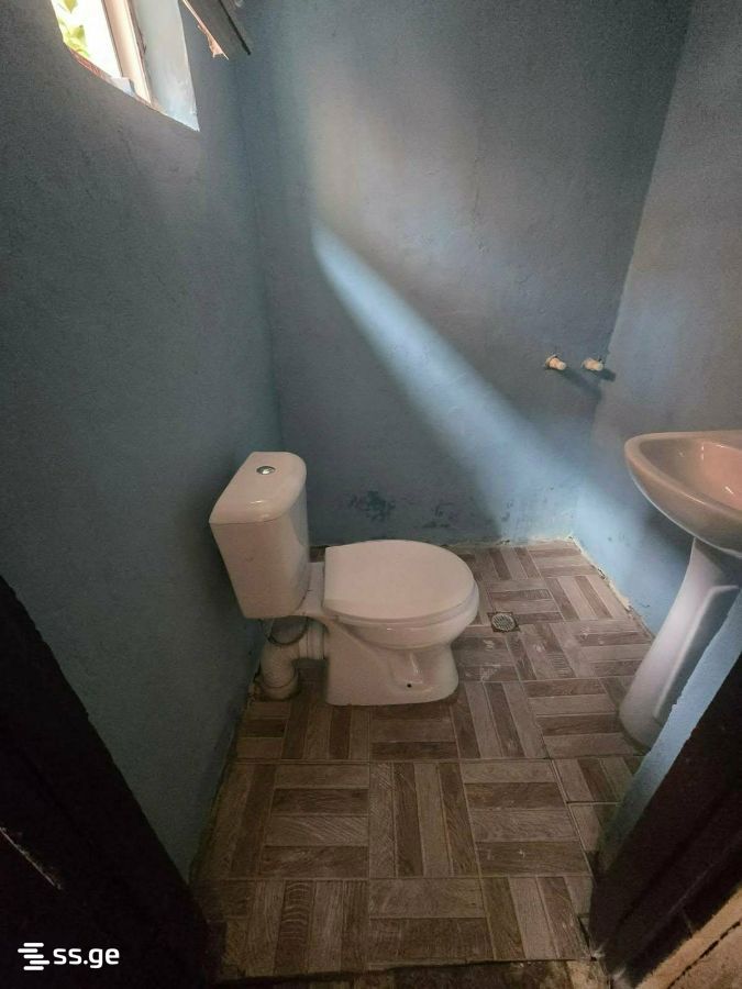 7 Room Private House For Sale view 3