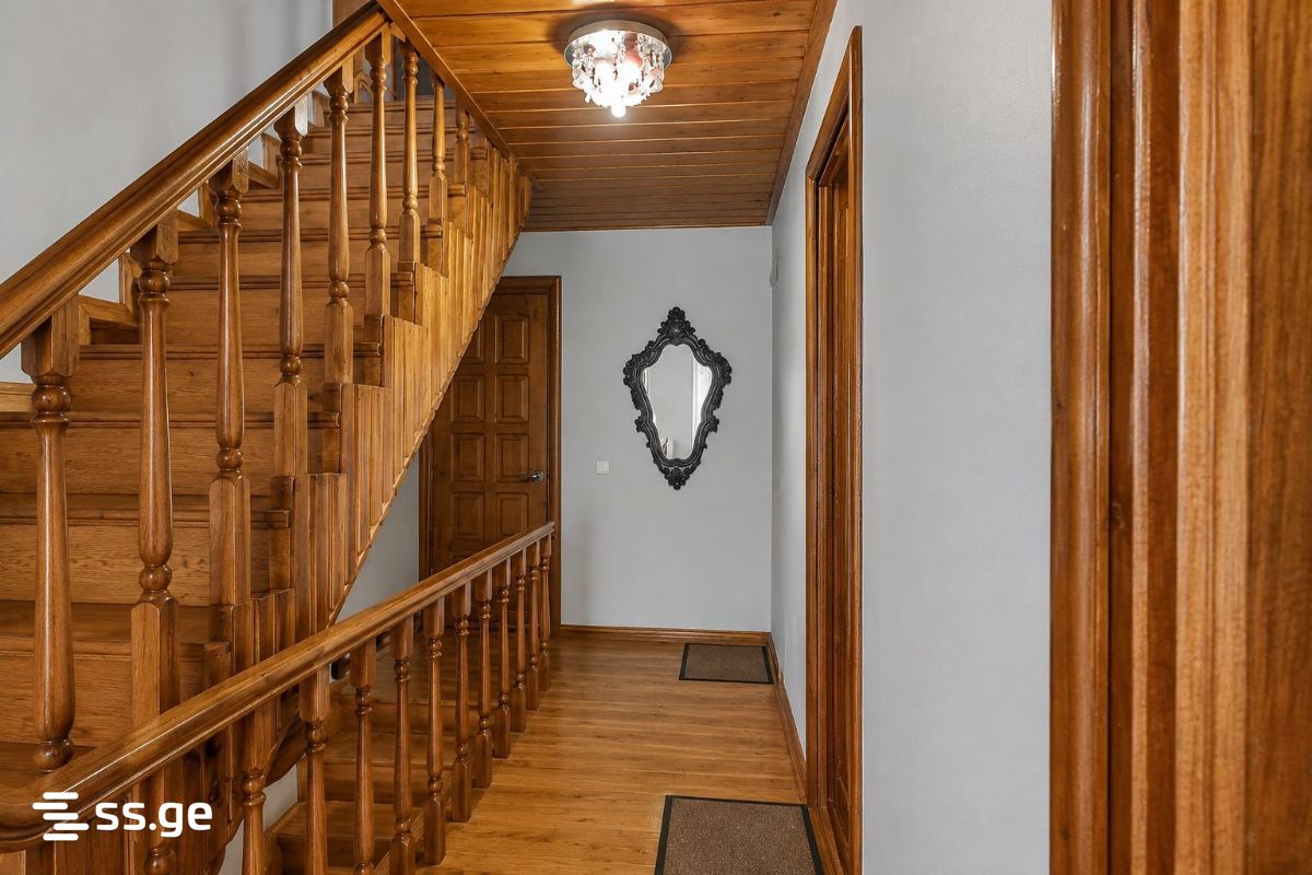 6 Room Private House For Sale view 4