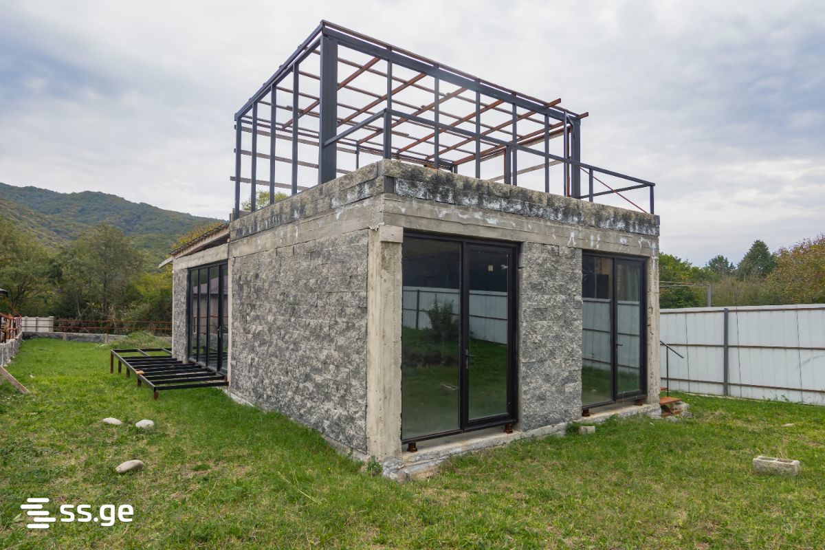 4 Room Private House For Sale view 2