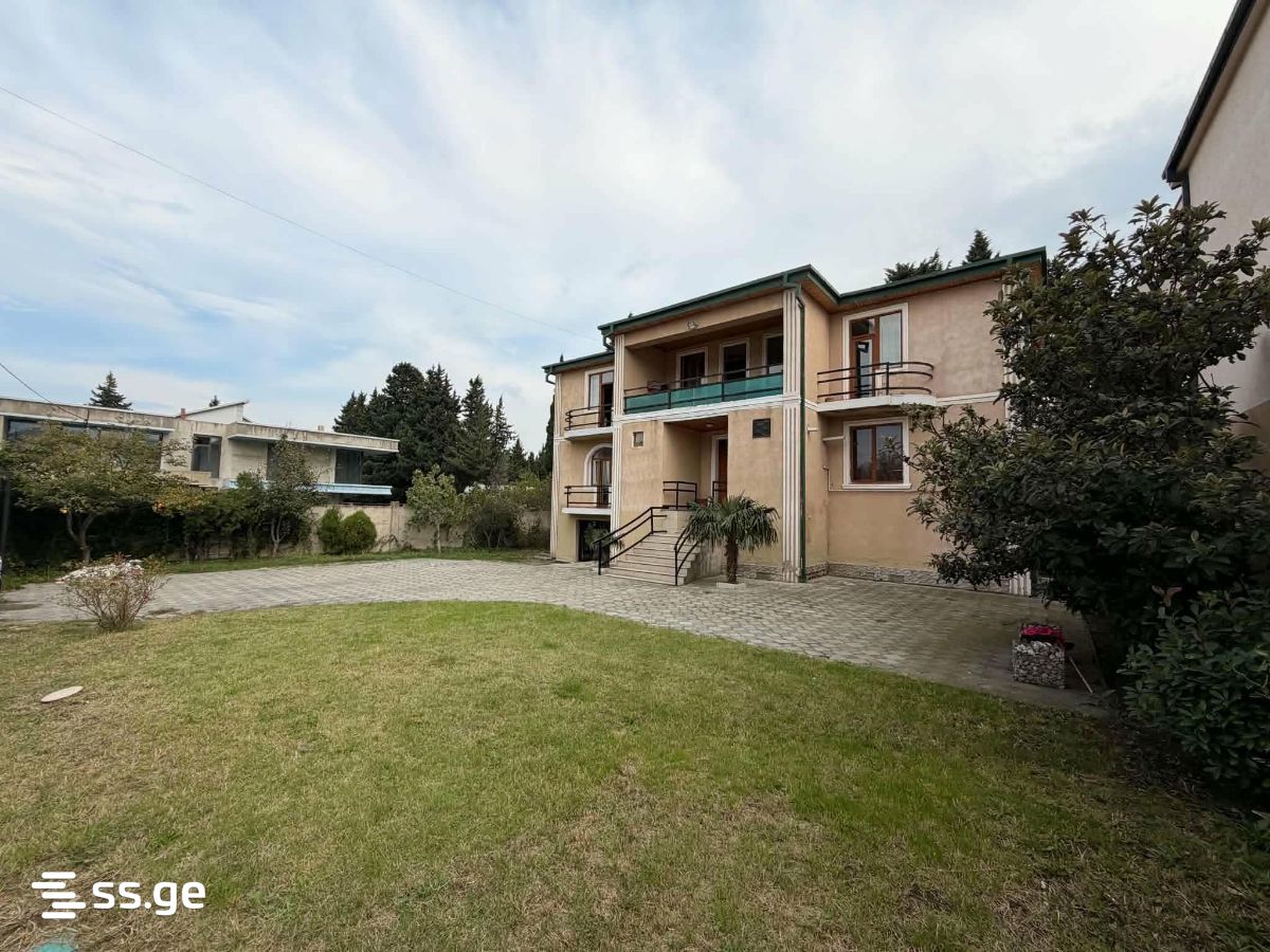 12 Room Private House For Sale view 2