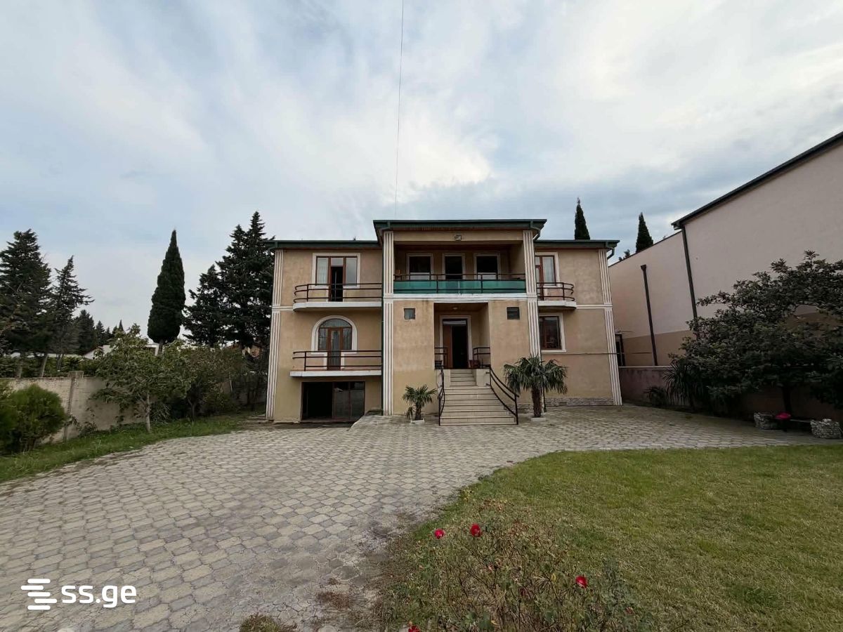 12 Room Private House For Sale view 1